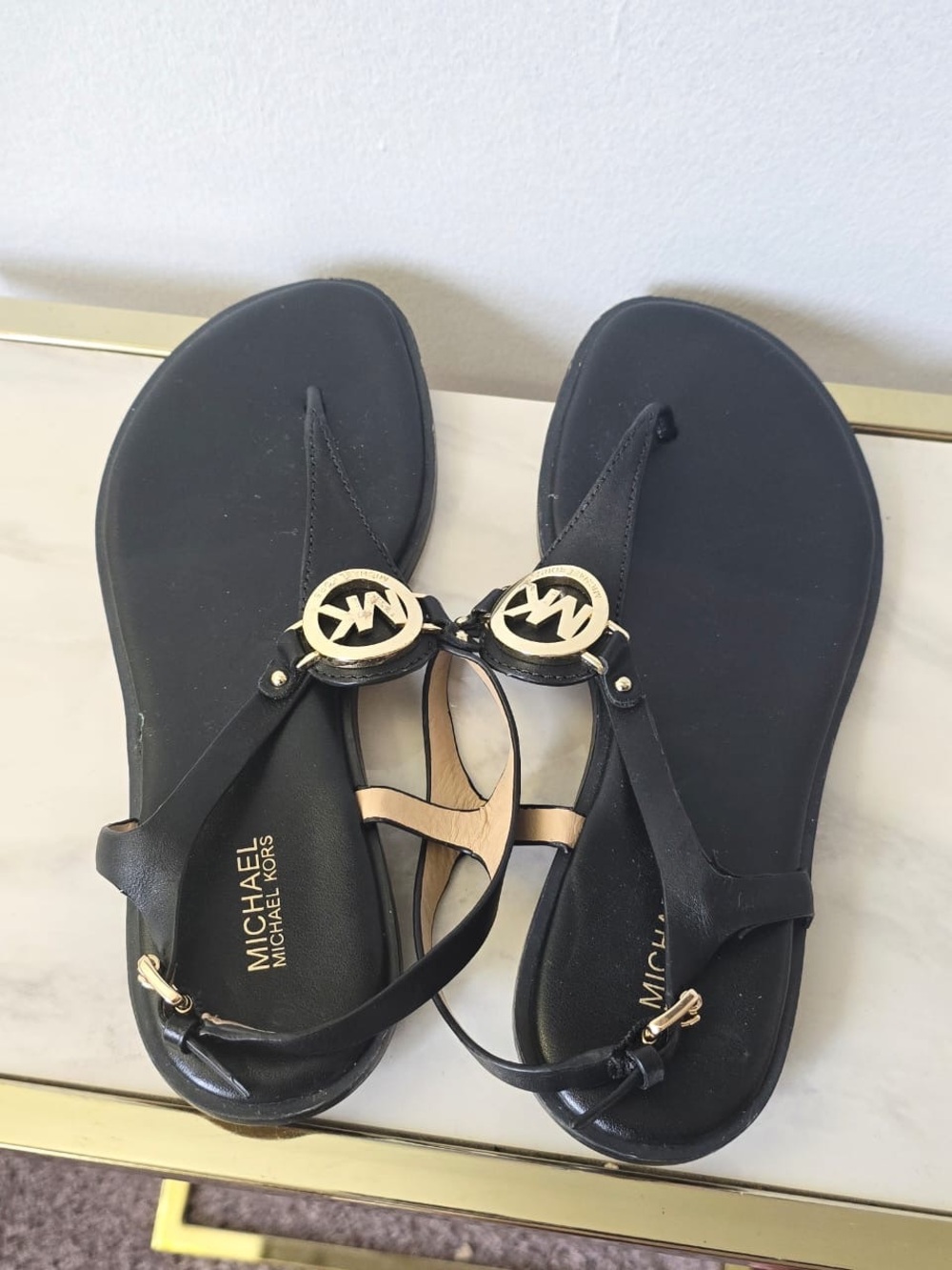 Micheal Kors Women Black sandals with Gold Accents US Size 7.5 - Picture 3 of 7